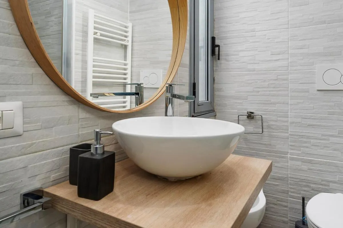 Classbnb - Apartment Just 2 Minutes Walk From Domodossola M5 Metro Station Milano